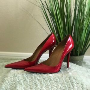 NEW! STUART WEITZMAN Red Patent Pump OH YES!!!